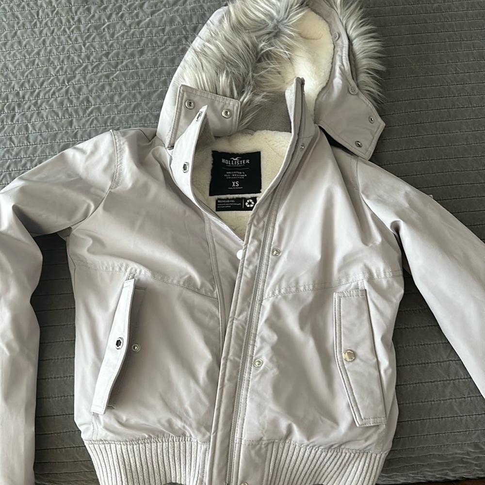 Wind Breaker Hollister jacket grey with hood a faux fur